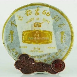 2006年大益 金色韵象66饼茶 生茶 366克